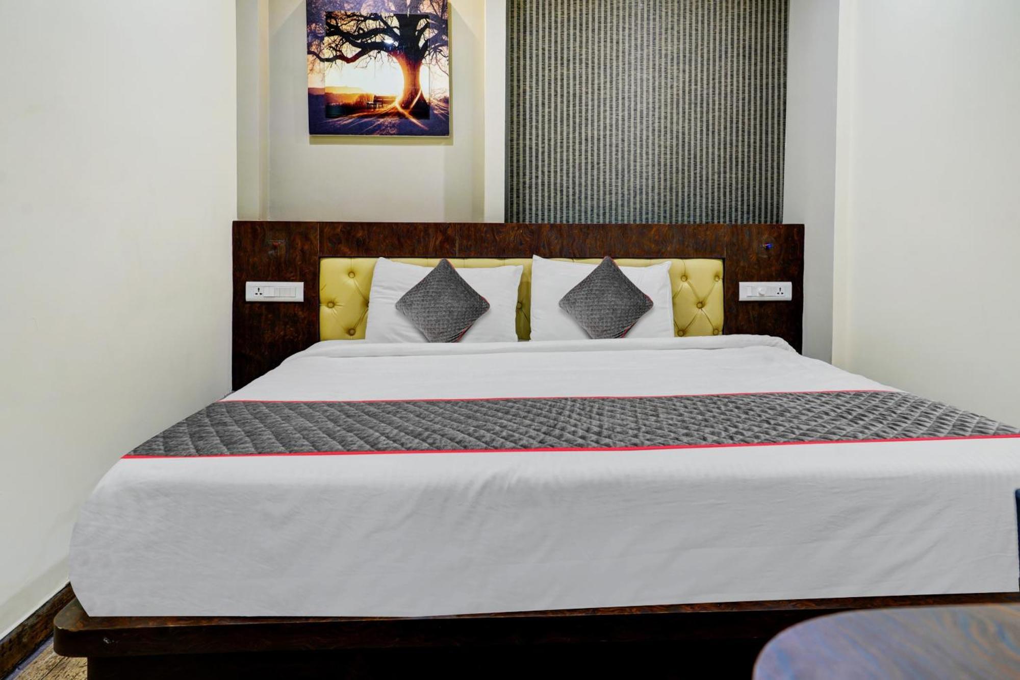 Super Townhouse Dev'S Inn By Cj Gunadala Exterior foto